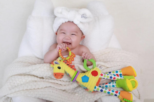 呼和浩特三个月宝宝正确抱姿 呼和浩特三个月宝宝正确抱姿